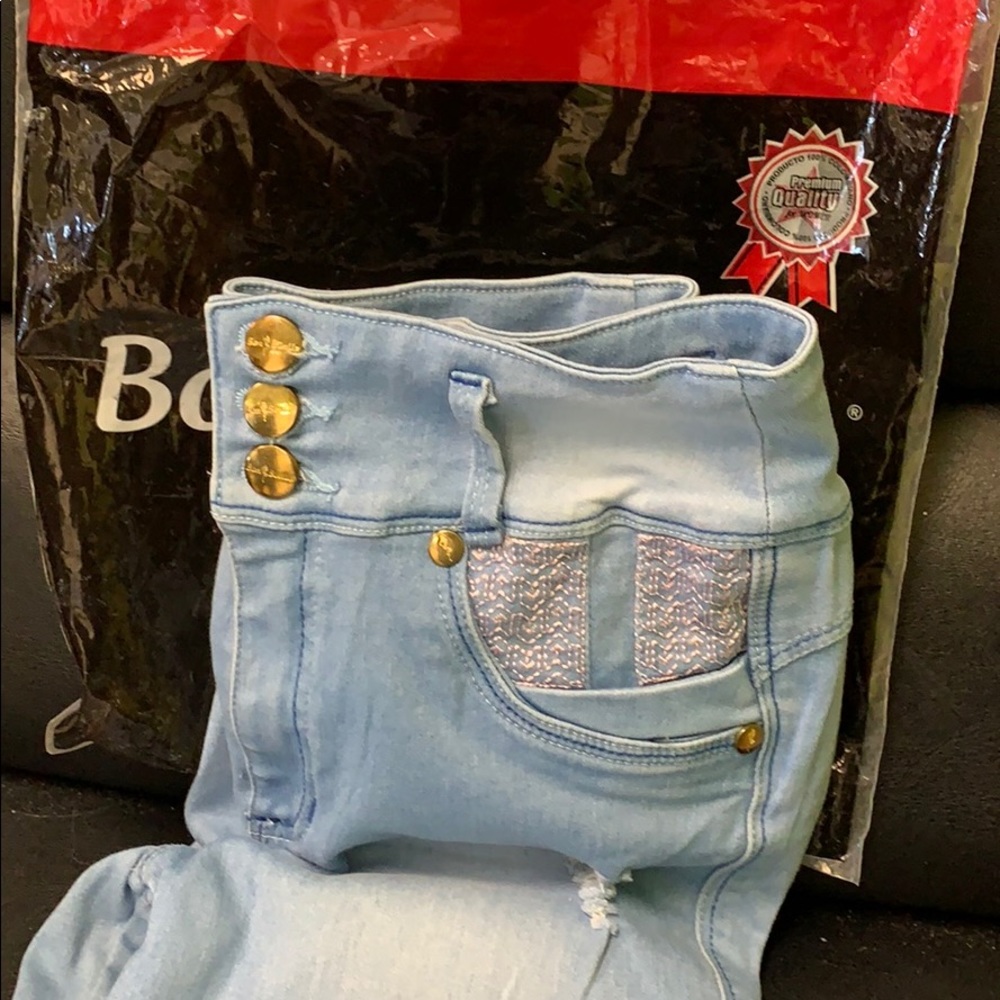 Jeans size 12- Please refer Colombian sizing chart